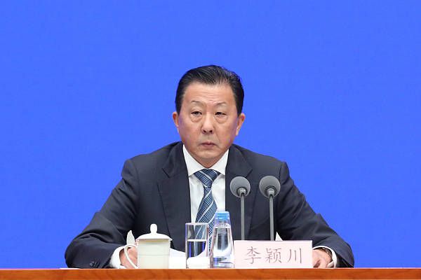 根据民航的航线，一旦要绕开叙利亚，飞行距离要增加将近两千公里。